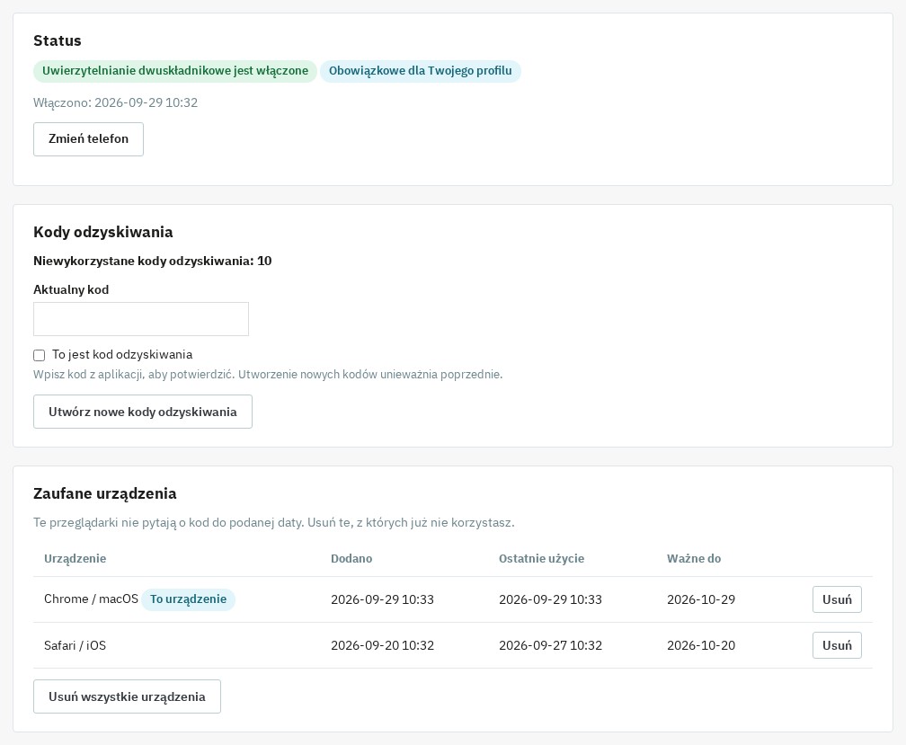 Strona „Moje uwierzytelnianie dwuskładnikowe”: status włączony, 10 niewykorzystanych kodów odzyskiwania i lista zaufanych urządzeń (Chrome / macOS, Safari / iOS) z datą ważności