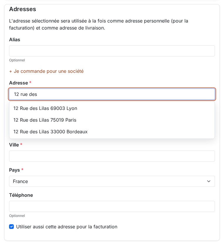 Formulaire d’adresse avec une liste de suggestions sous le champ Adresse : le client tape « 12 rue des » et choisit une adresse complète
