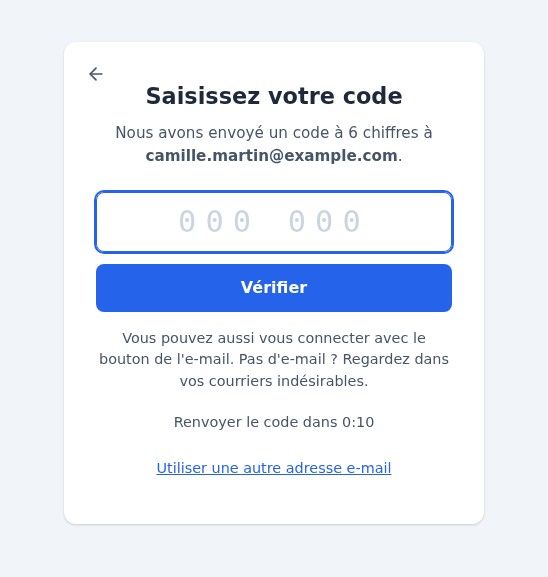 Étape du code de Magic Login : le client saisit le code à 6 chiffres reçu à son adresse e-mail ; l’e-mail contient aussi un bouton qui le connecte en un clic.