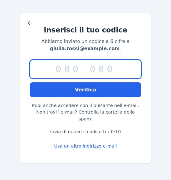 Passaggio del codice di Magic Login: il cliente digita il codice a 6 cifre ricevuto al suo indirizzo e-mail; l’e-mail contiene anche un pulsante che lo fa accedere con un clic.